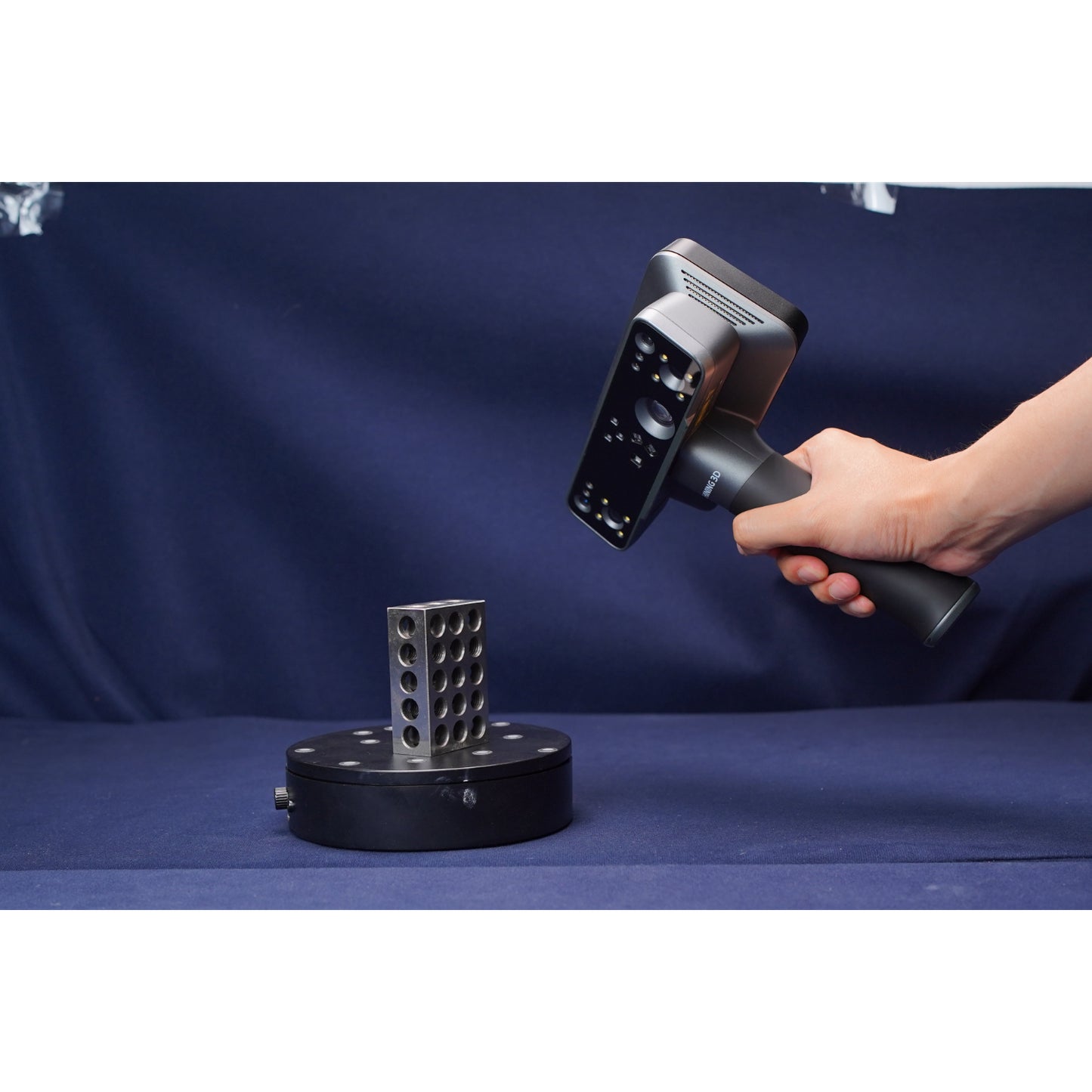 EinScan Rigil Tri-Mode Blue Laser-Infrared 3D Scanner BD.202506.007