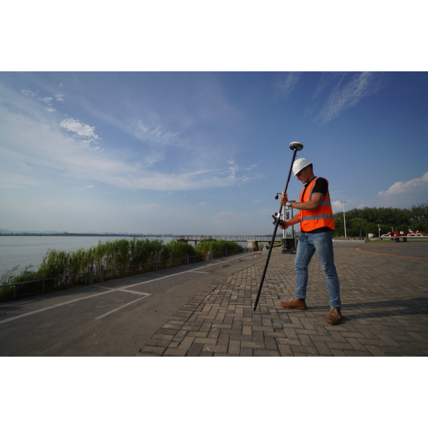FJD V1t GNSS Rover with E200 Controller- Compact RTK Survey System